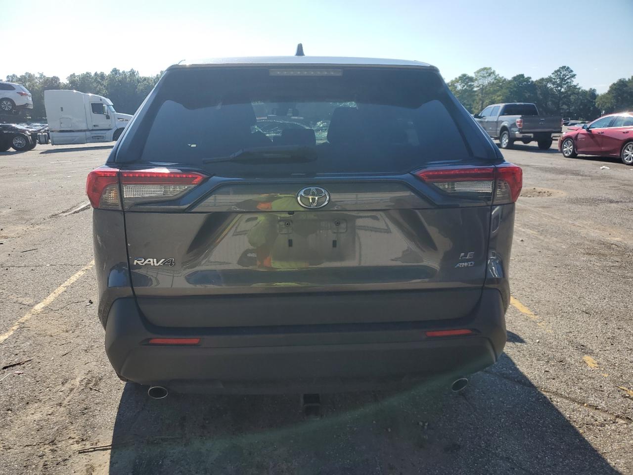 Toyota RAV4 Le Image 8