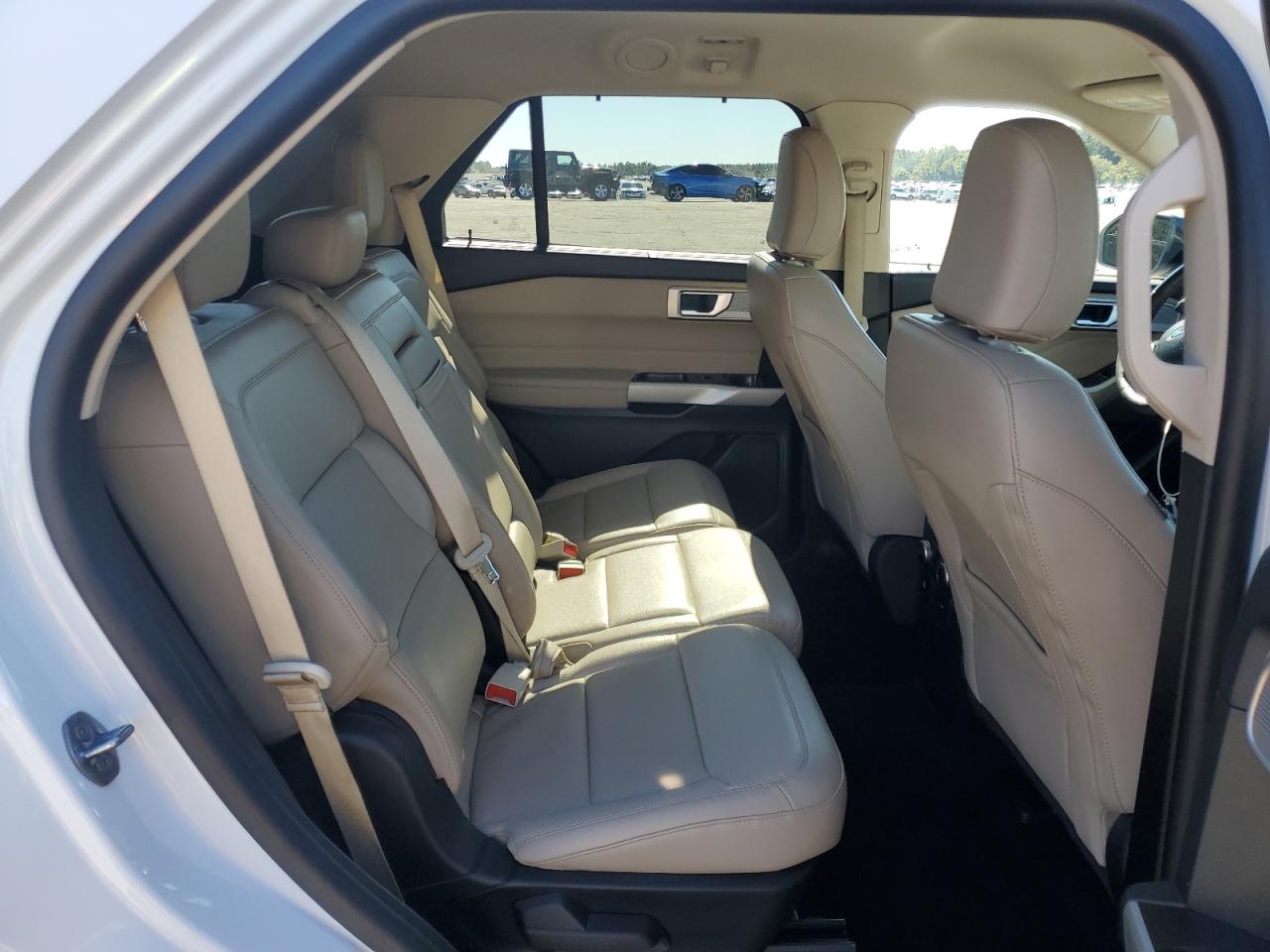 Ford Explorer Limited Image 4