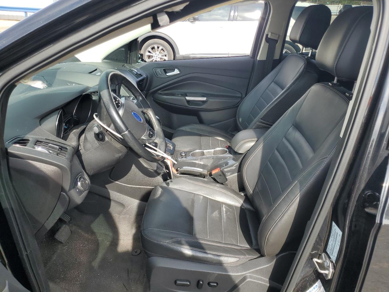 Ford Escape Titanium Image 11