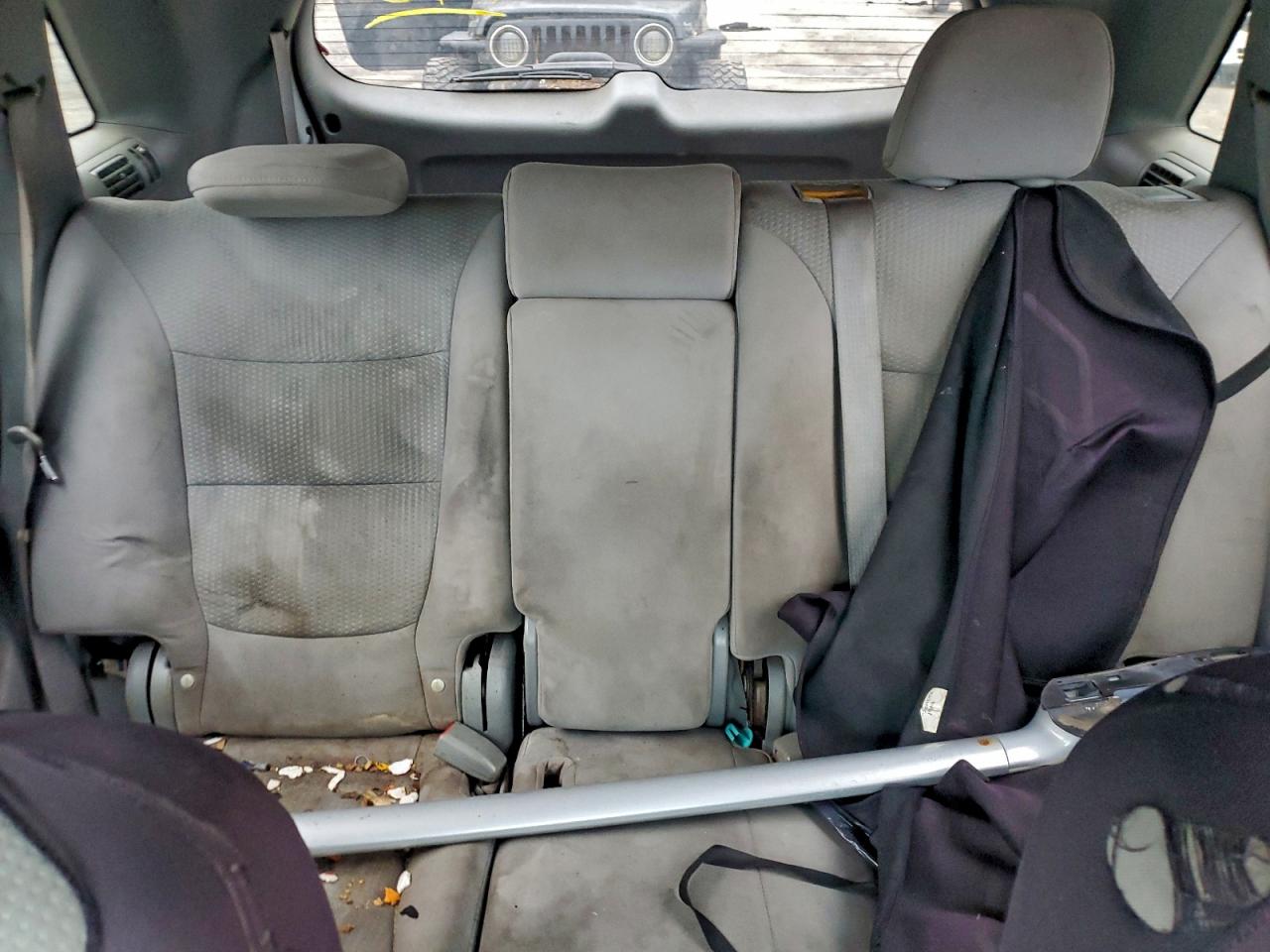 Kia Sorento Base Image 8