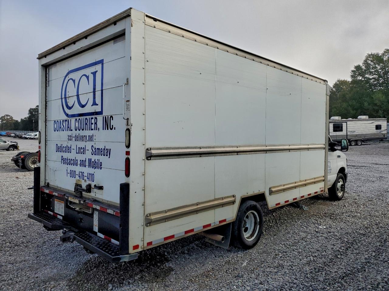 Ford Econoline E350 Super Duty Cutaway Van Image 3