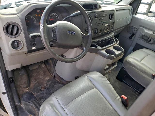 Ford Econoline E350 Super Duty Cutaway Van Image 7