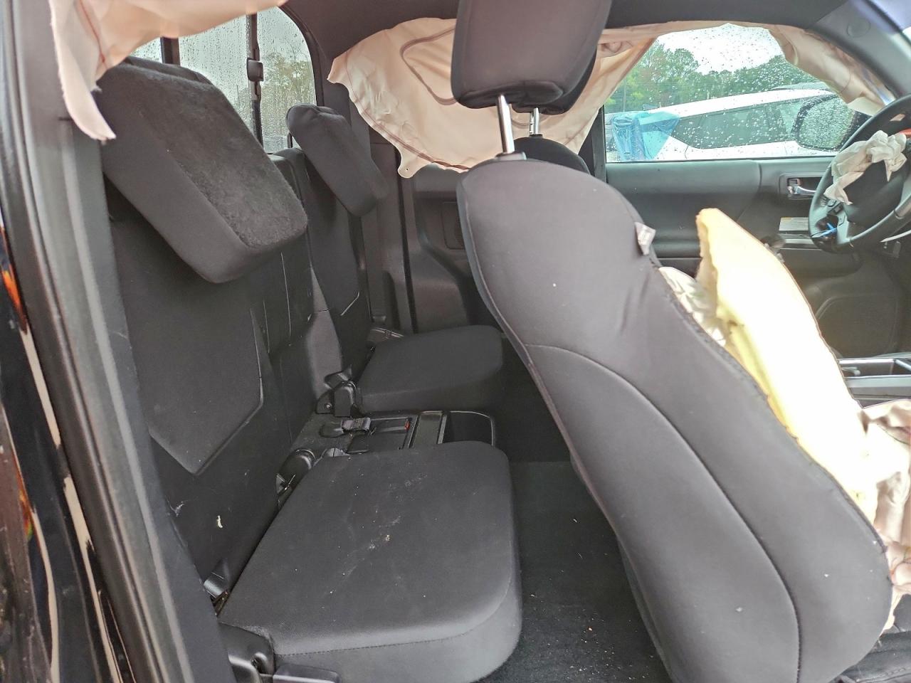 Toyota Tacoma Access Cab Image 13