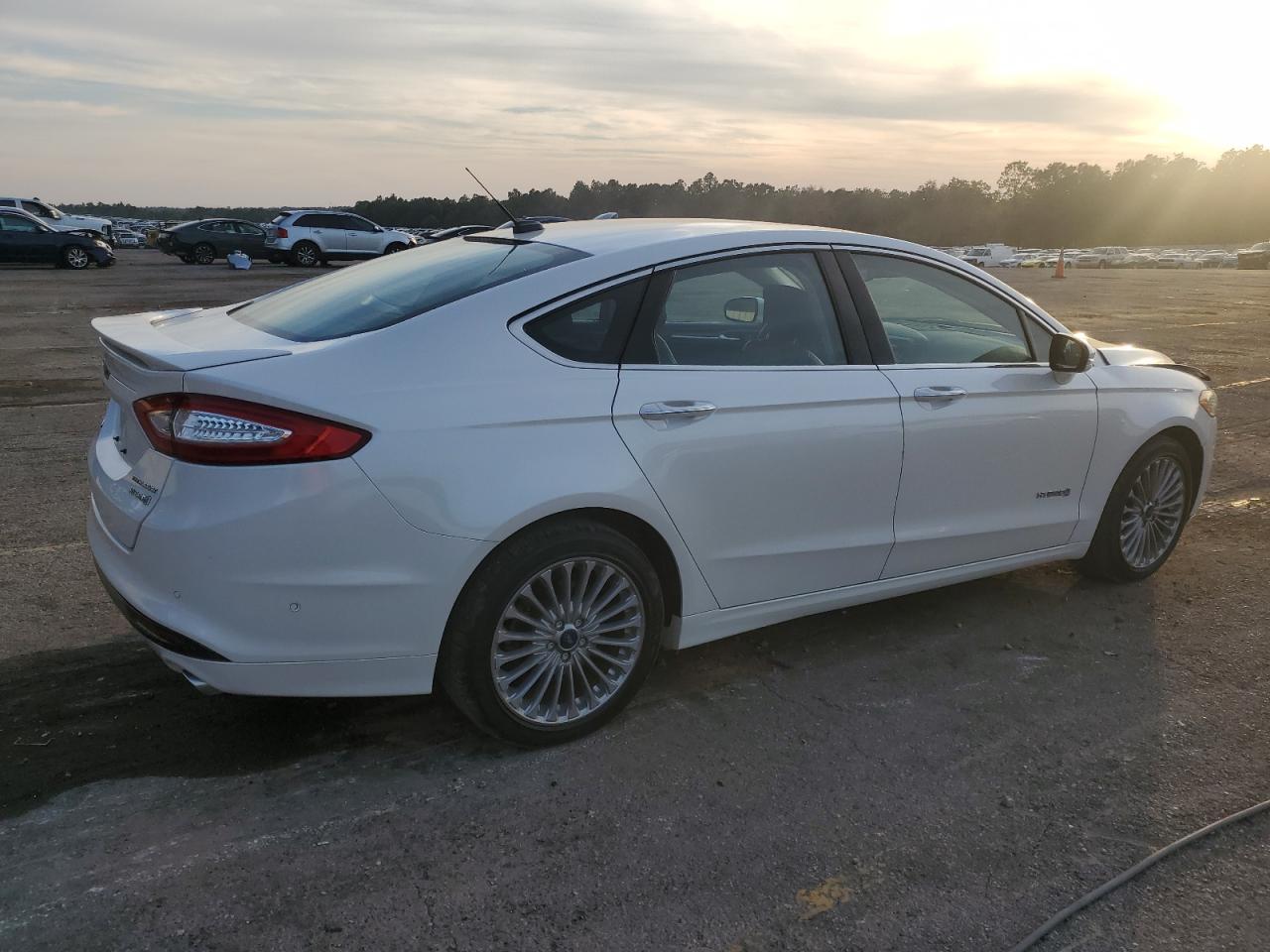 Ford Fusion Titanium Hev Image 2