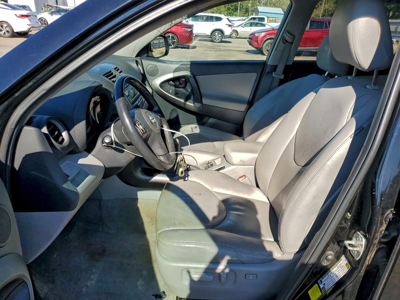 Toyota RAV4 Limited Image 11