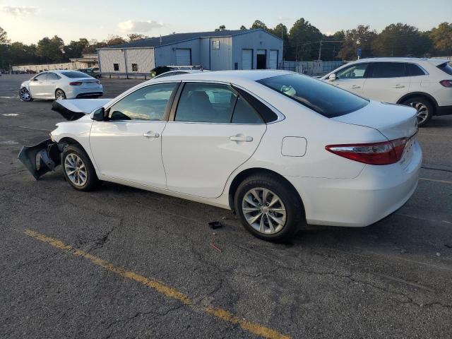 Toyota Camry Le Image 11