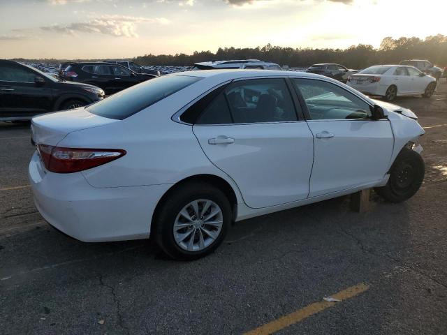 Toyota Camry Le Image 4