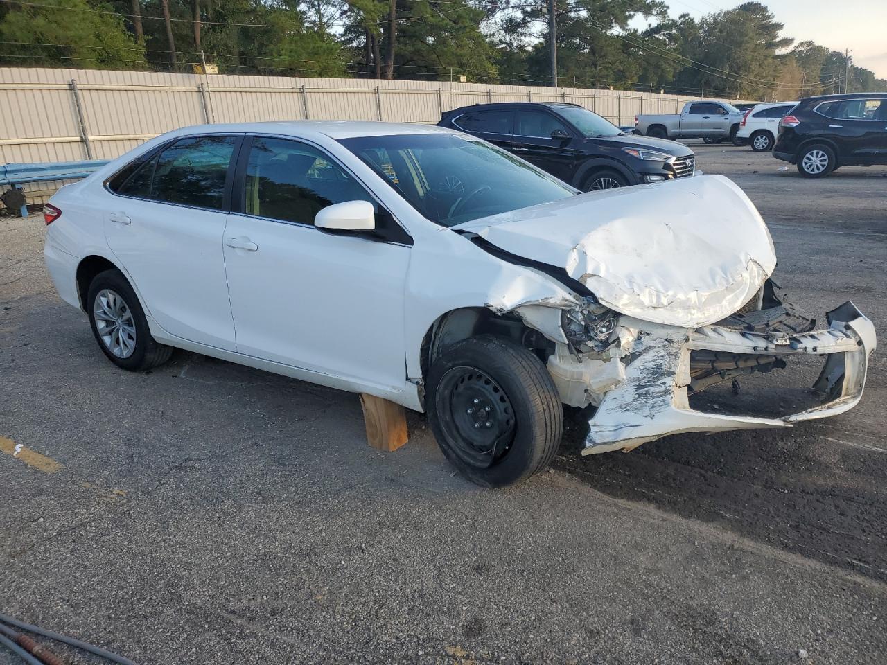 Toyota Camry Le Image 8