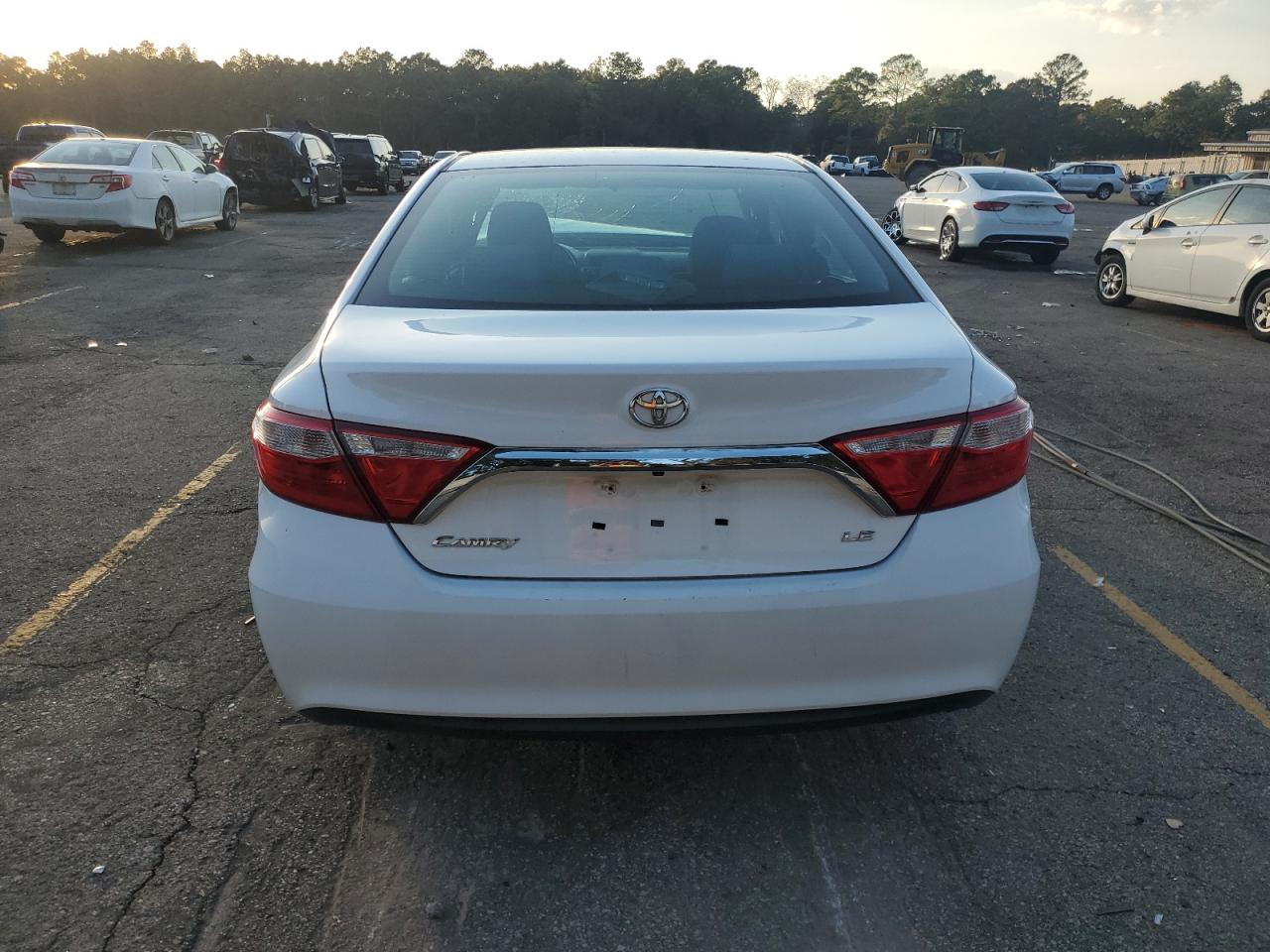 Toyota Camry Le Image 5