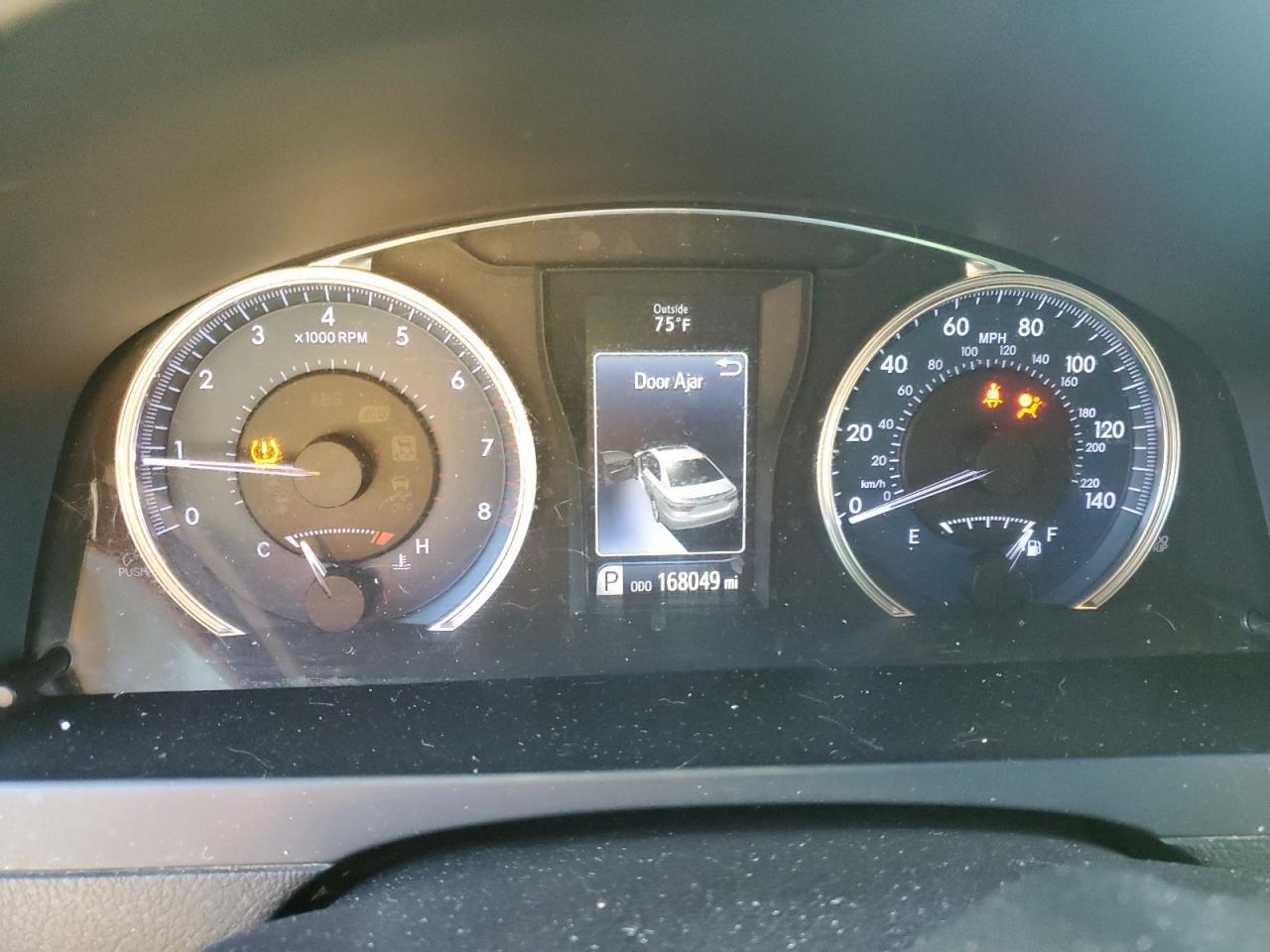 Toyota Camry Le Image 3