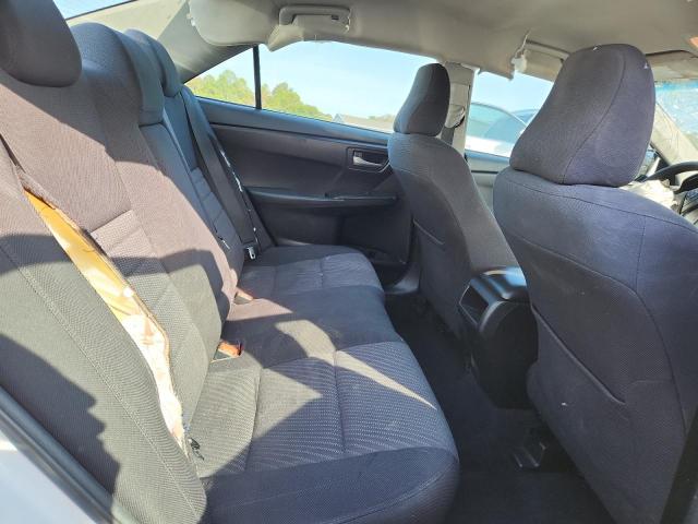 Toyota Camry Le Image 10