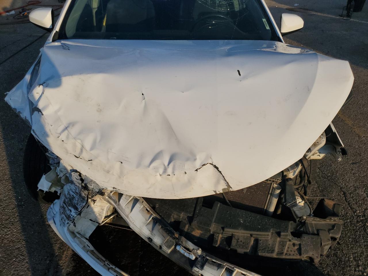 Toyota Camry Le Image 6