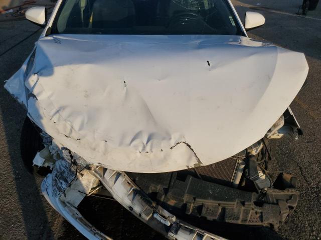 Toyota Camry Le Image 6