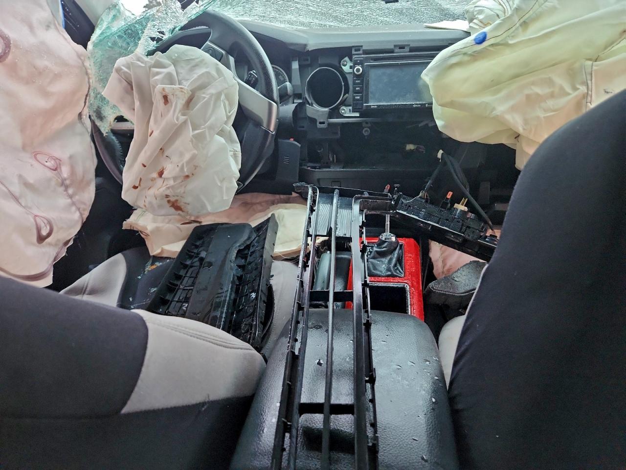 Toyota Tacoma Access Cab Image 2