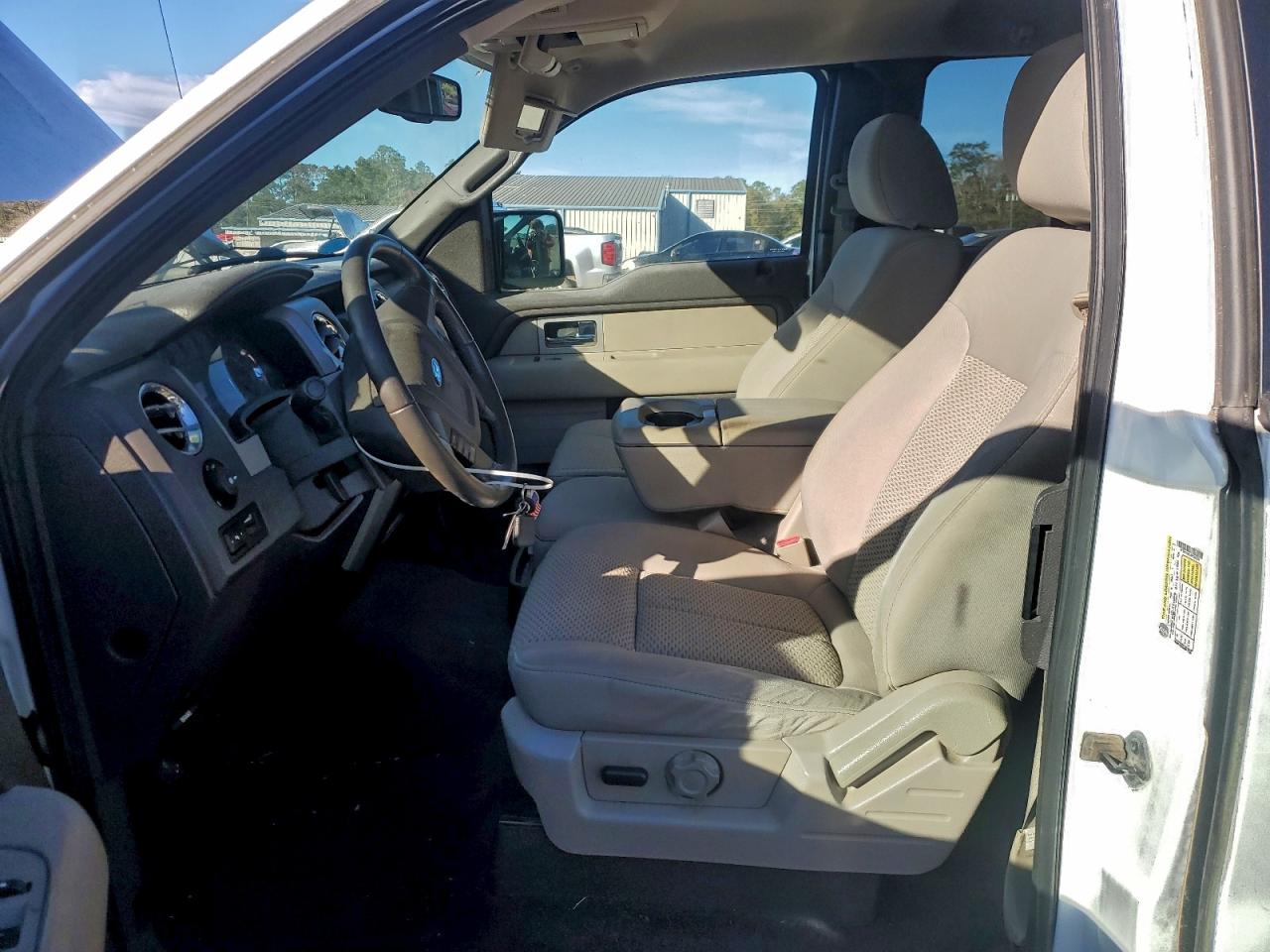 Ford F-150 Super Cab Image 10