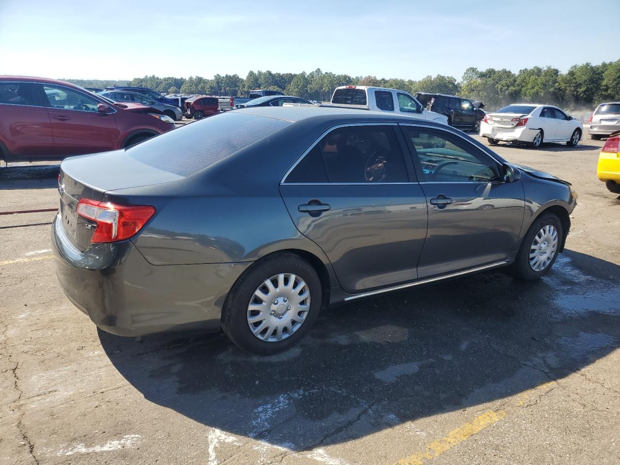 Toyota Camry Base Image 2