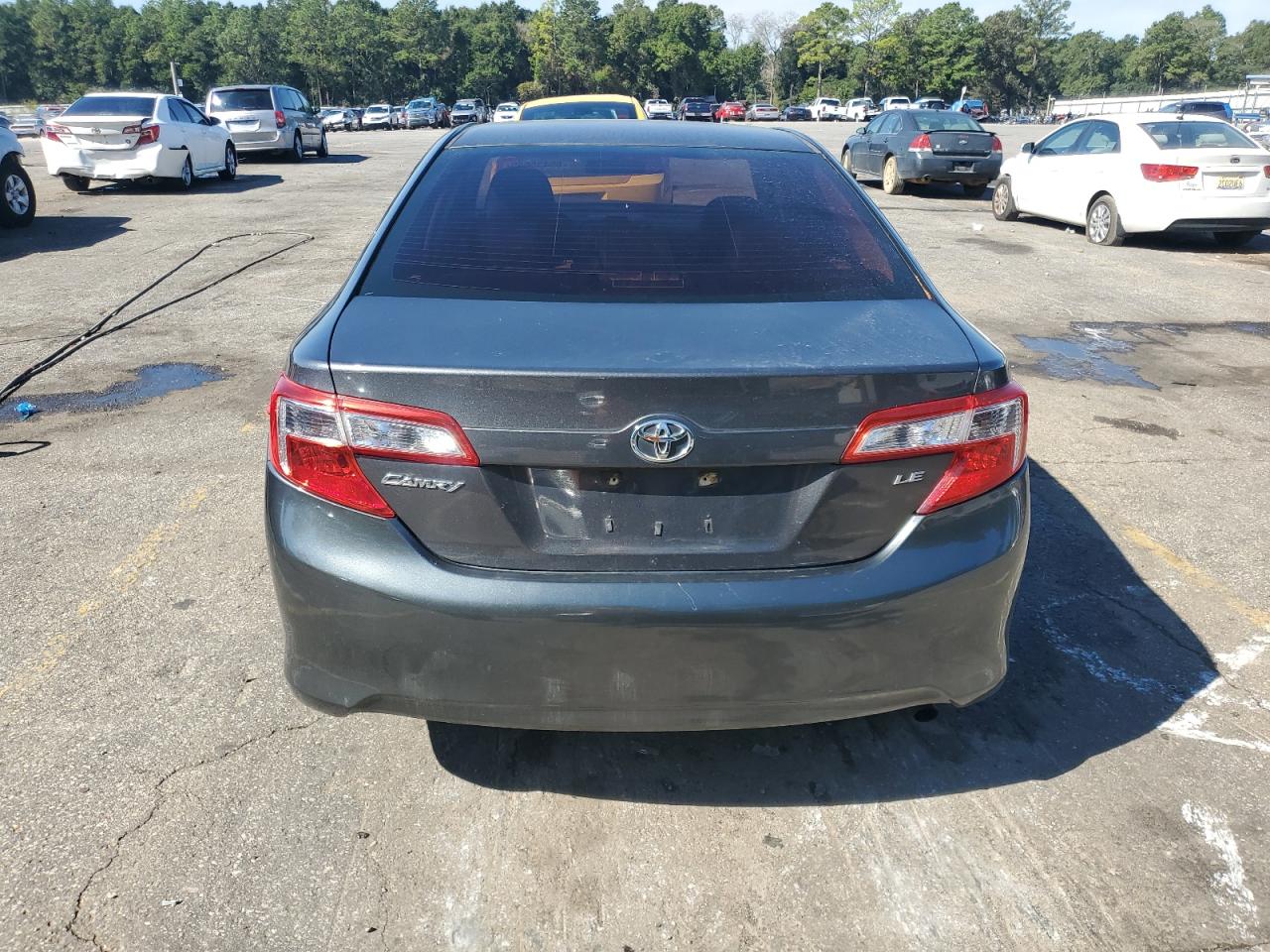 Toyota Camry Base Image 3