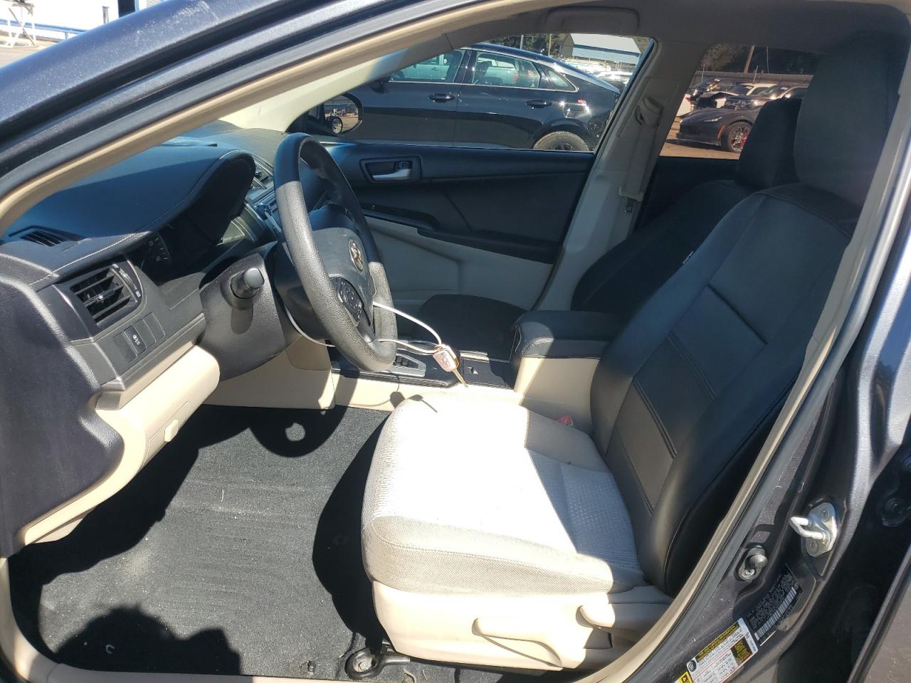 Toyota Camry Base Image 10