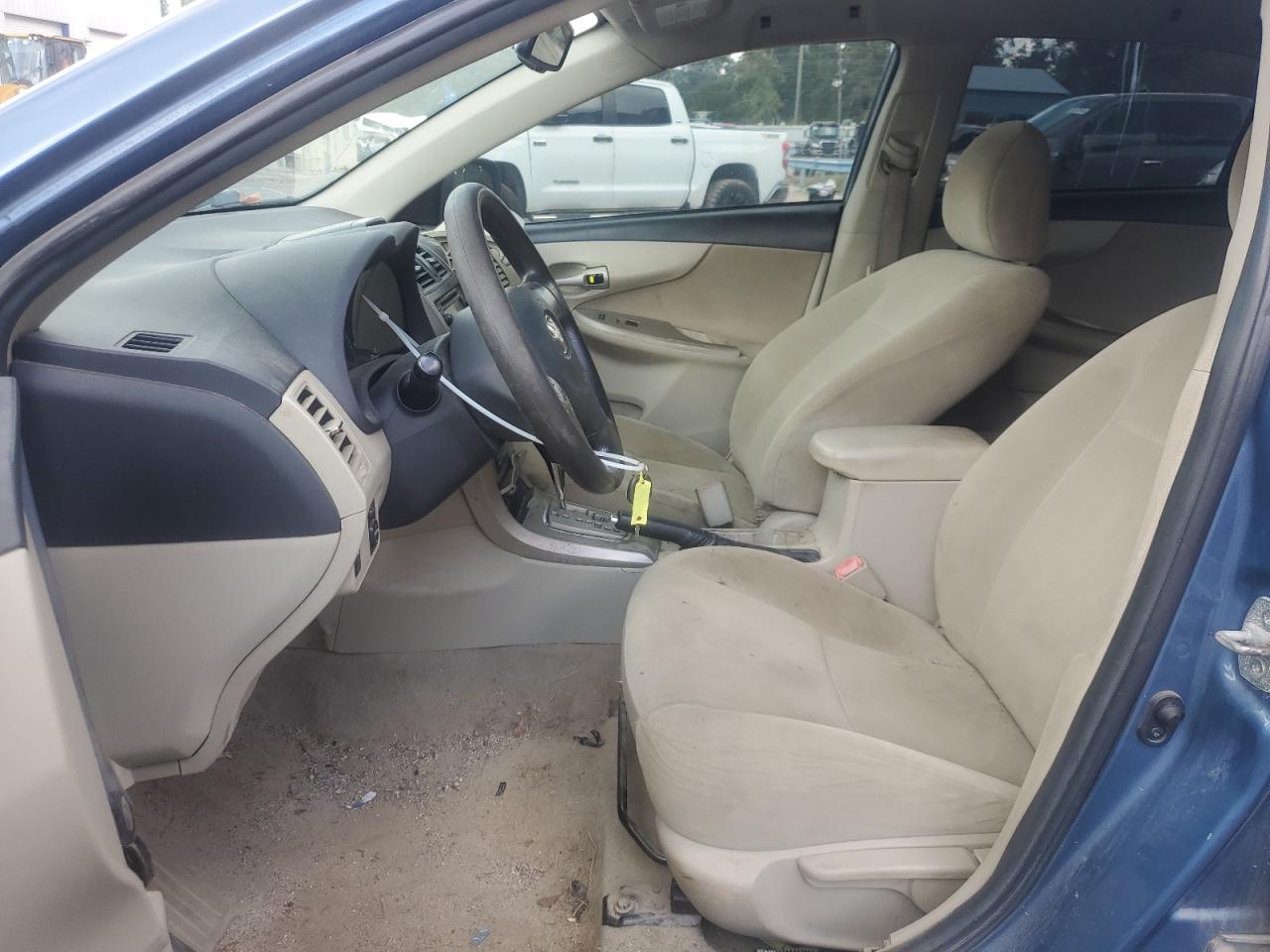 Toyota Corolla Base Image 5