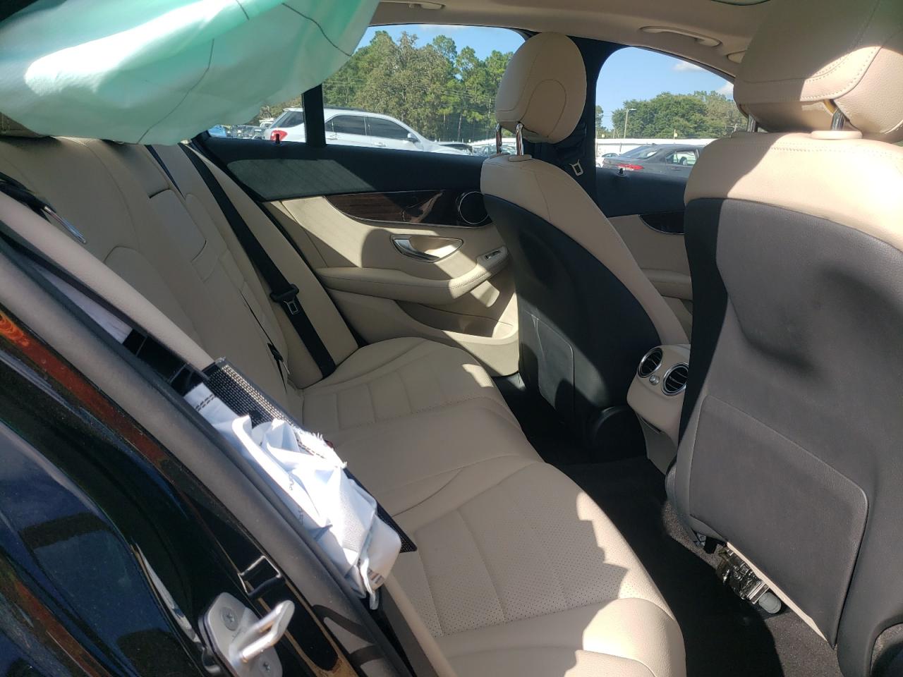 Mercedes-Benz C-Class 300 Image 12