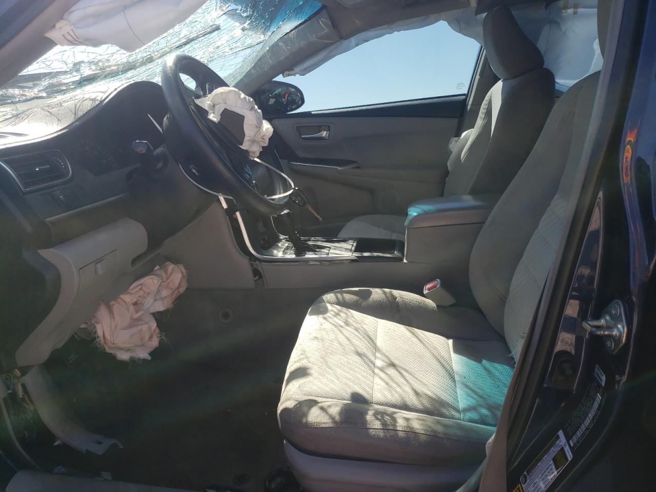 Toyota Camry Le Image 8