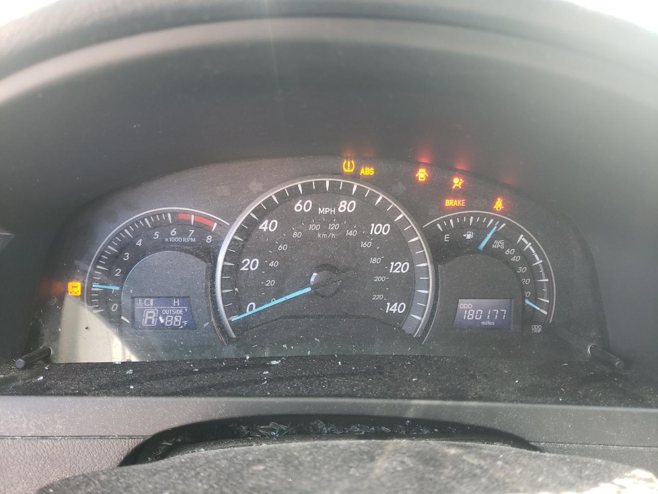 Toyota Camry Le Image 9