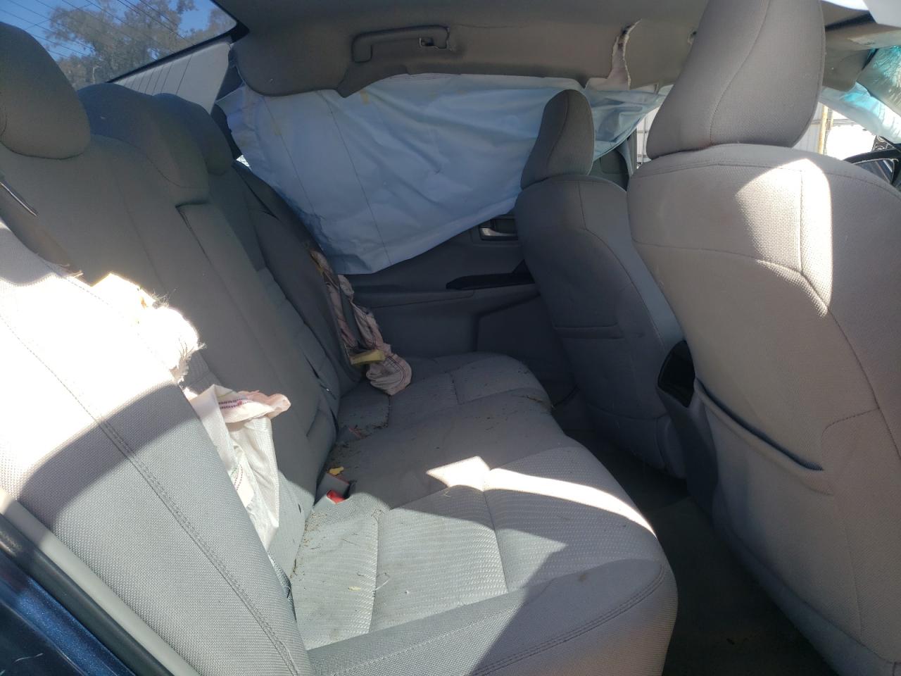 Toyota Camry Le Image 4