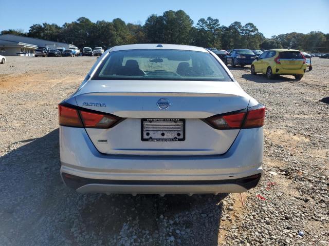 Nissan Altima S Image 6