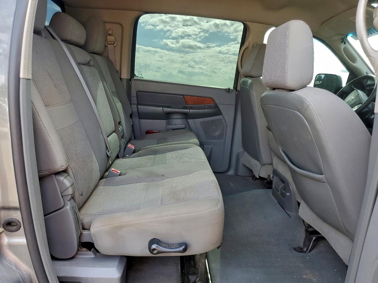 Dodge Ram 3500 Image 11