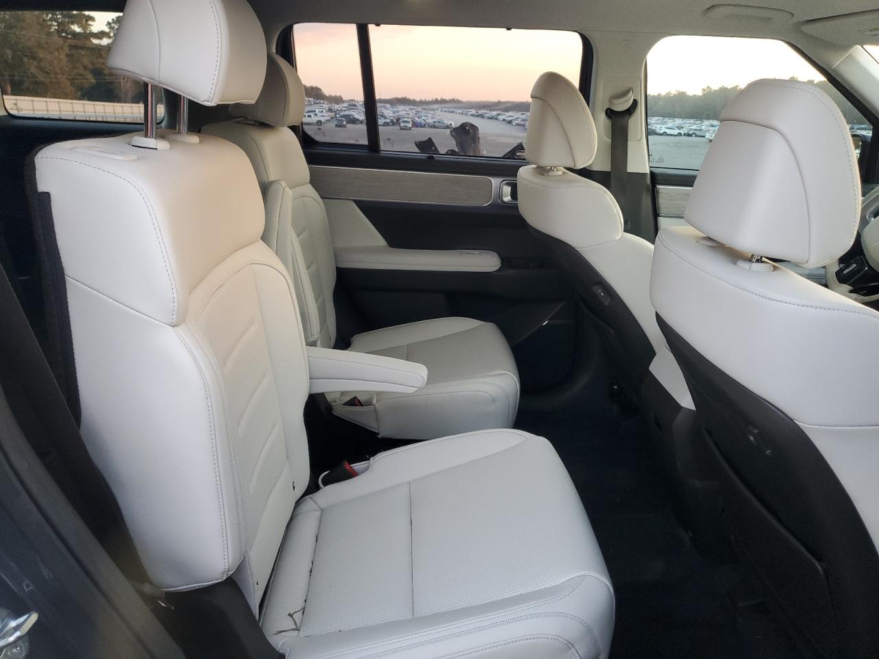 Hyundai SANTA FE Calligraphy Image 4