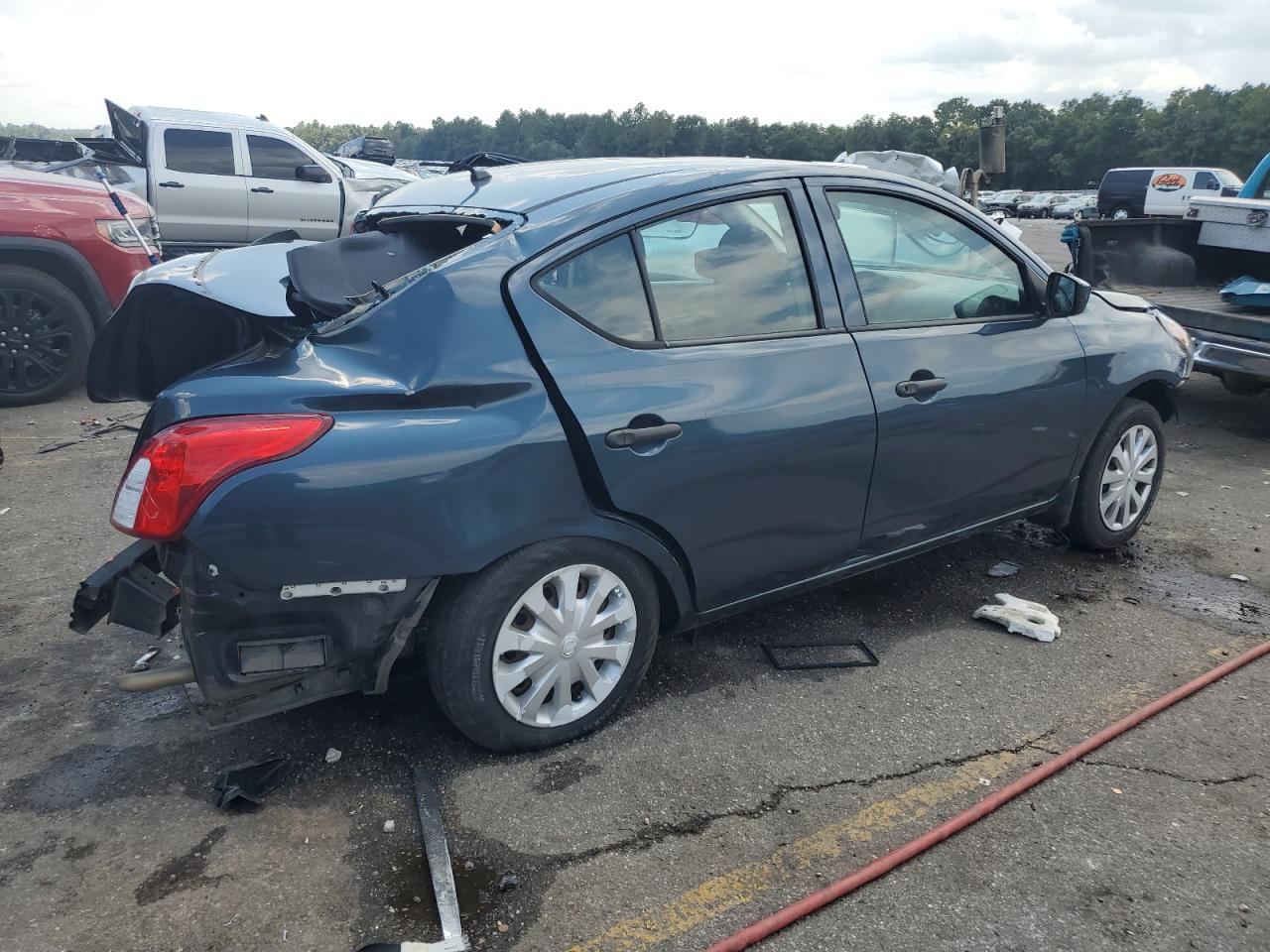 Nissan Versa S Image 2