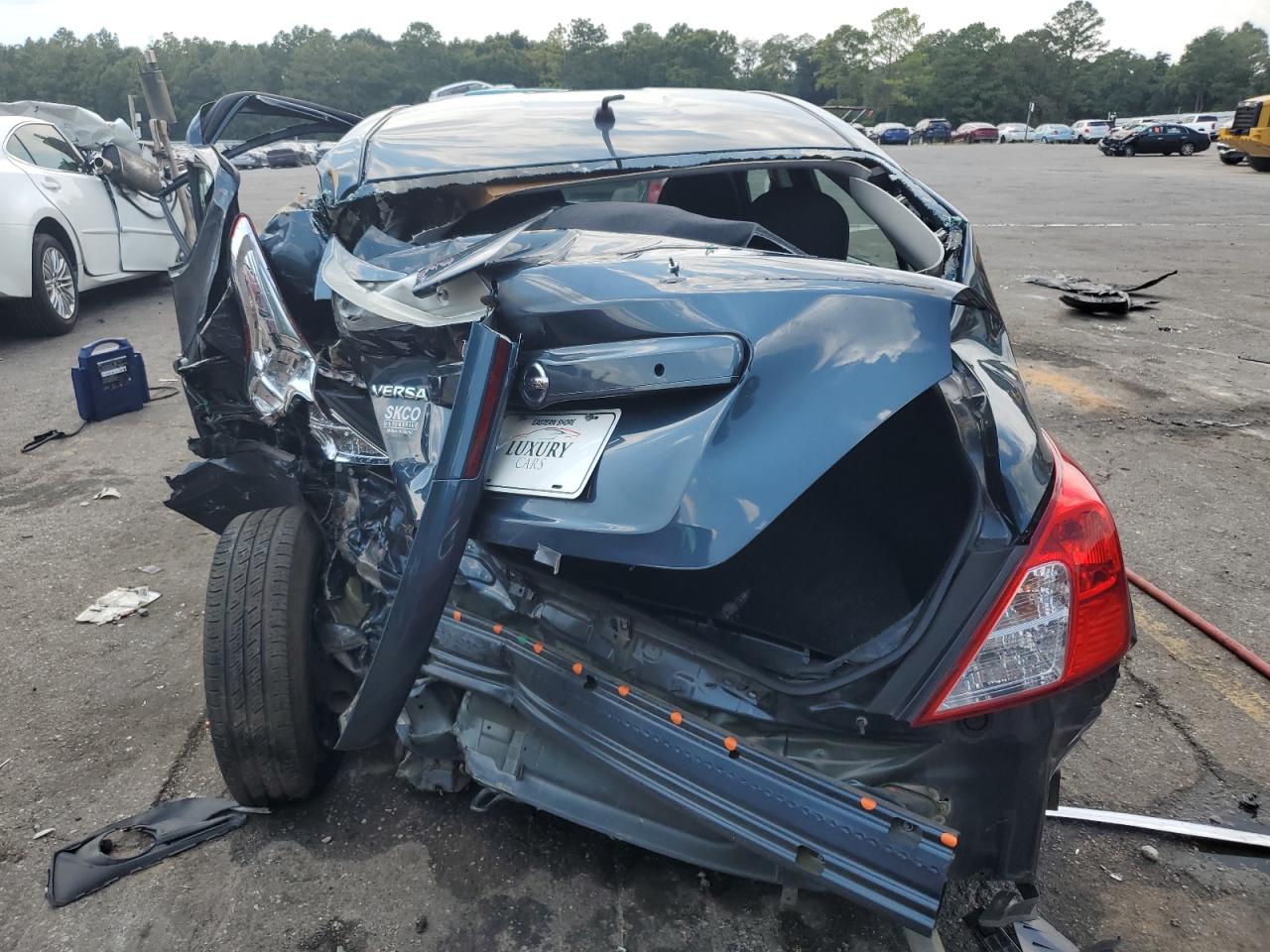 Nissan Versa S Image 6