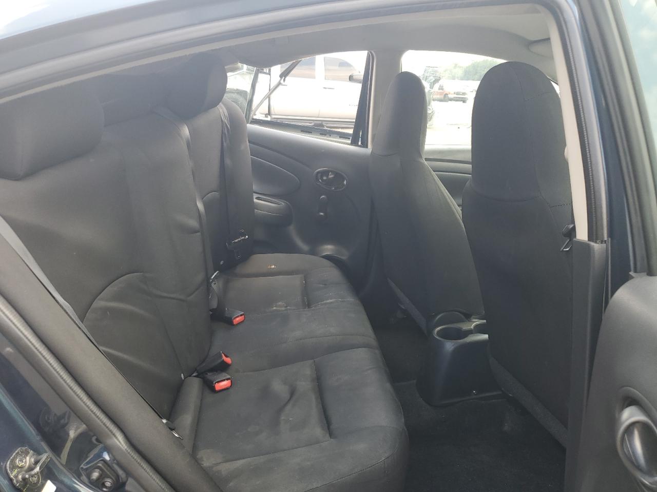 Nissan Versa S Image 8