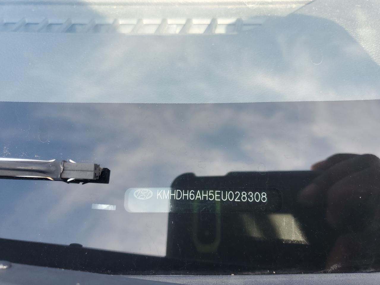 Hyundai ELANTRA Gs Image 12