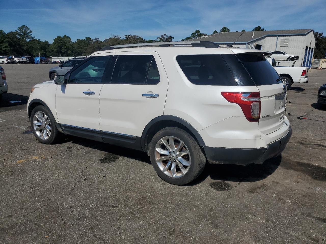 Ford Explorer Limited Image 3