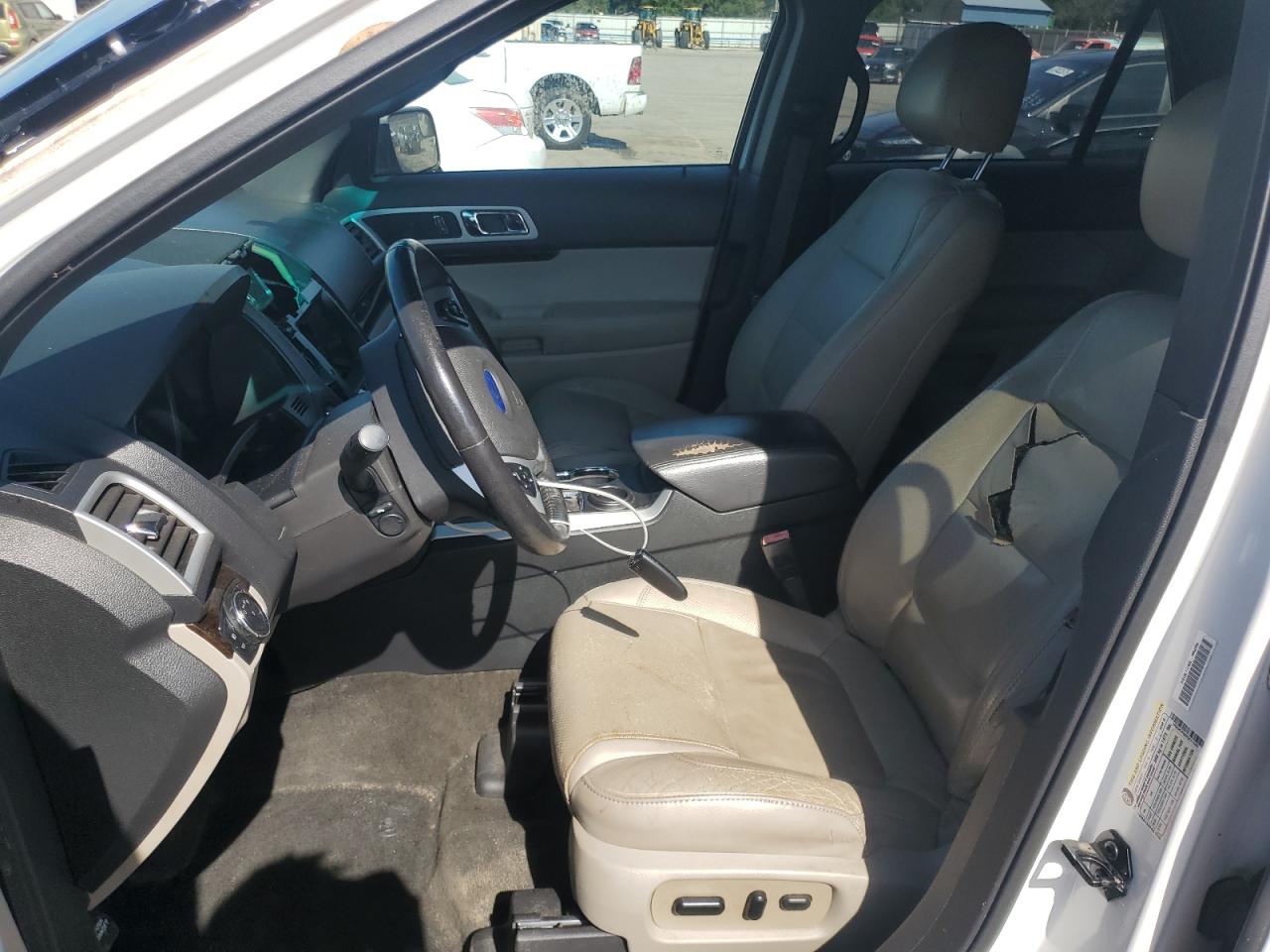 Ford Explorer Limited Image 7