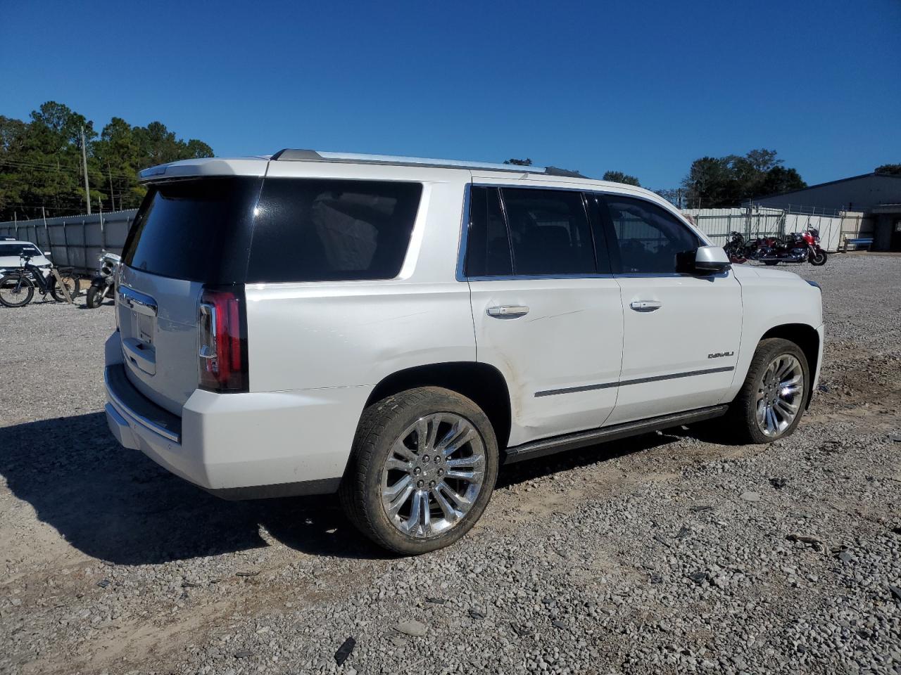GMC Yukon Denali Image 2