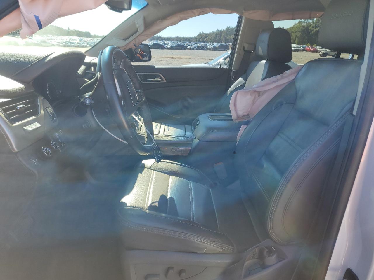 GMC Yukon Denali Image 11