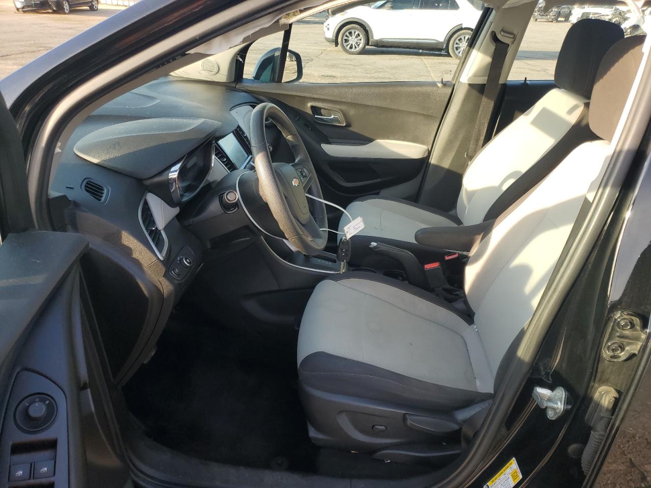 Chevrolet Trax Ls Image 2