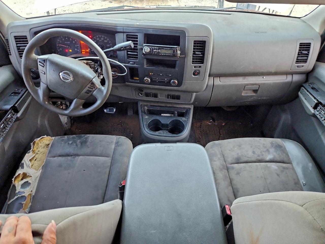 Nissan Nv 1500 Image 8