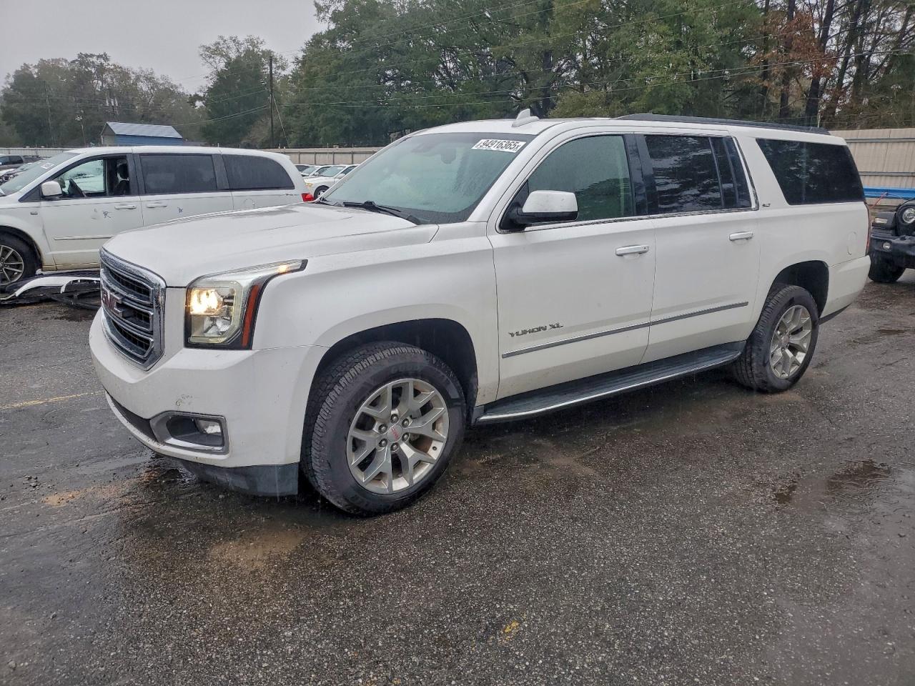 GMC Yukon C1500 Slt Image 1
