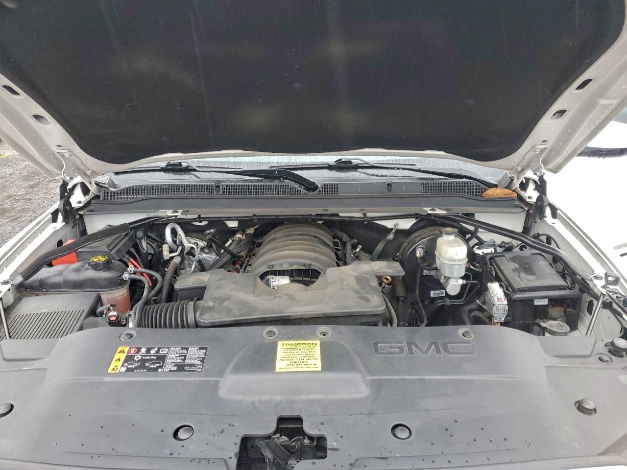 GMC Yukon C1500 Slt Image 9