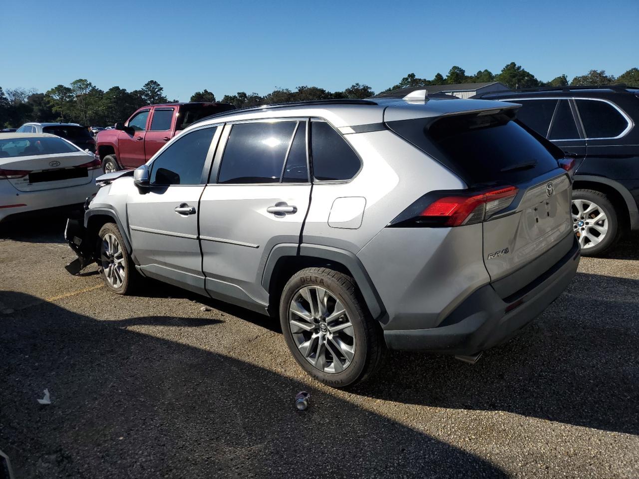 Toyota RAV4 Xle Premium Image 9