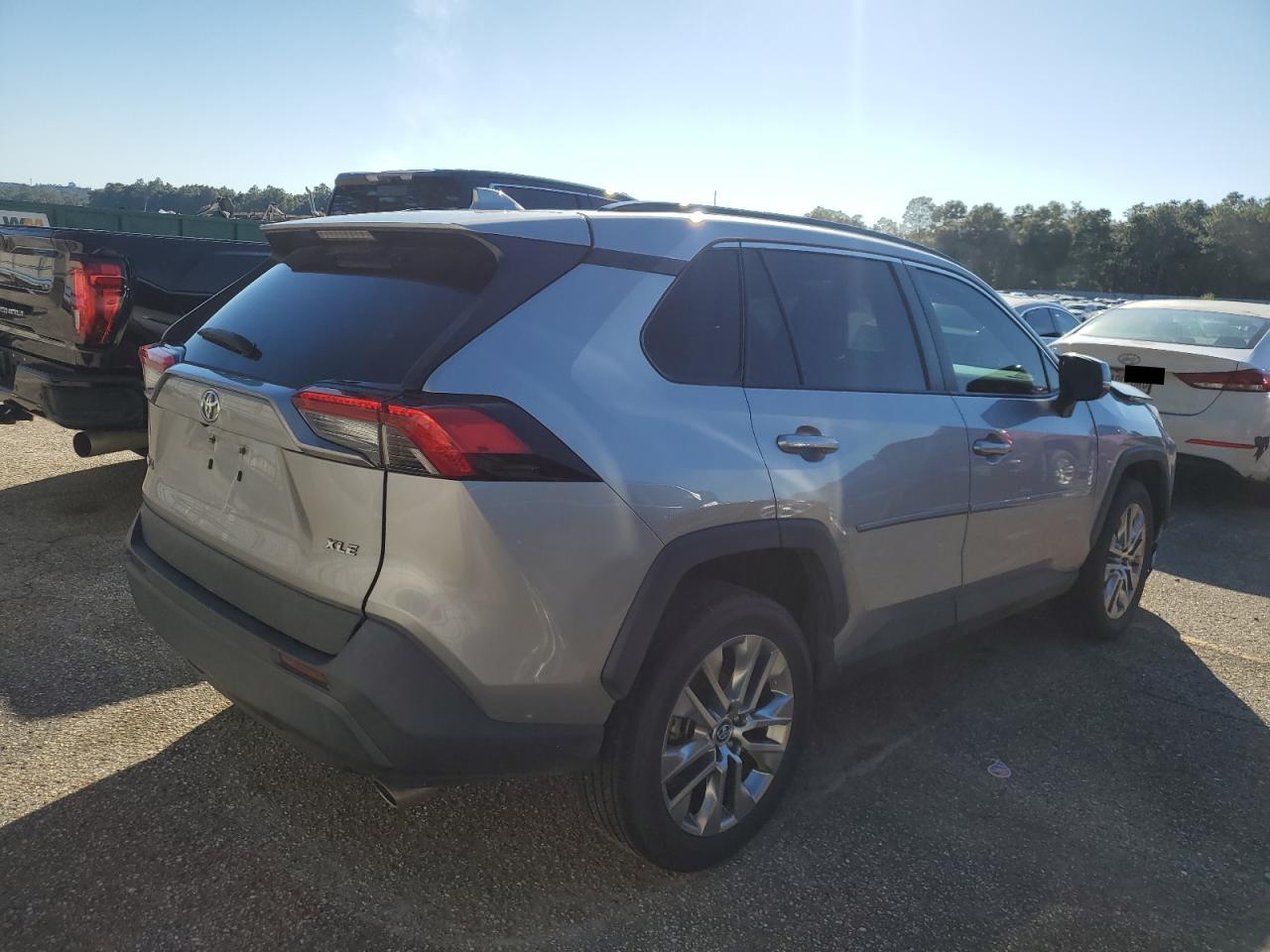 Toyota RAV4 Xle Premium Image 8