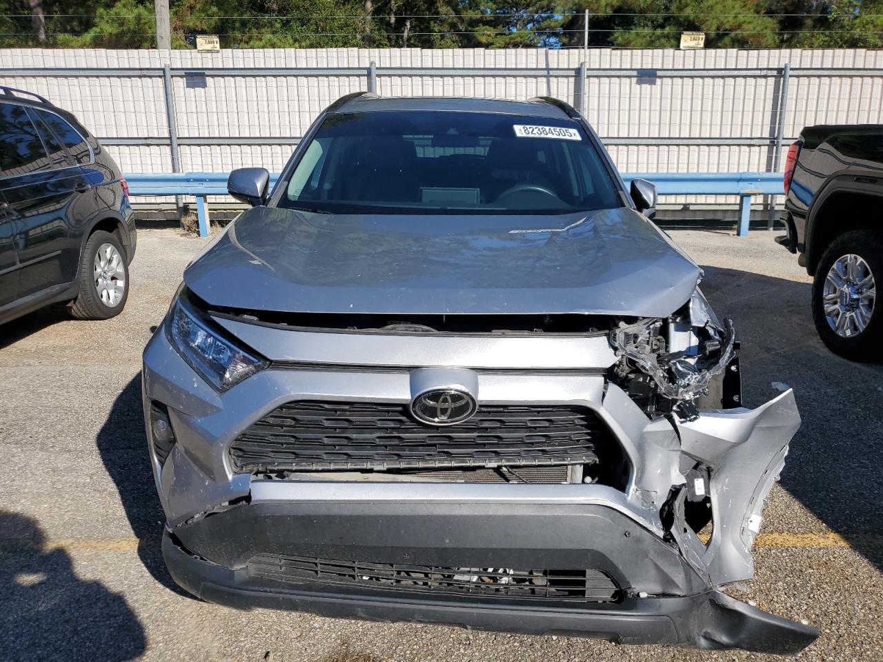 Toyota RAV4 Xle Premium Image 10