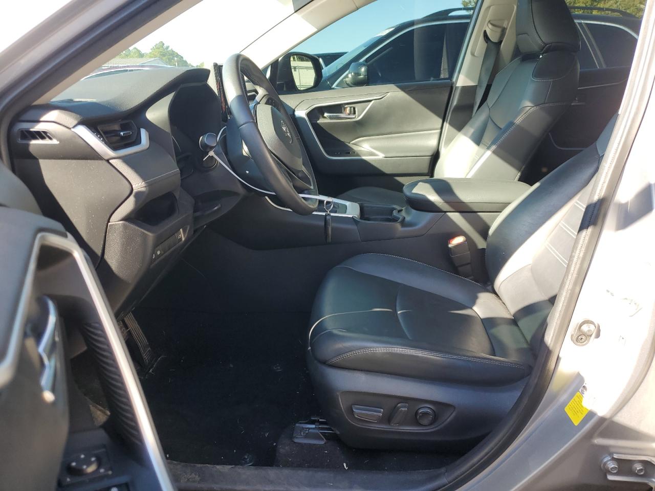 Toyota RAV4 Xle Premium Image 13