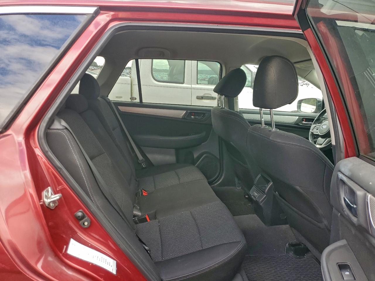Subaru Outback 2.5i Premium Image 10