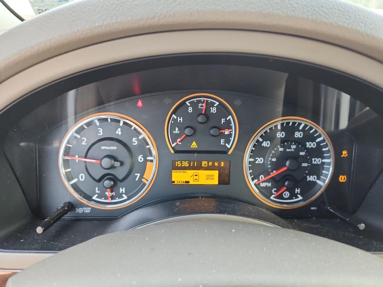 Nissan Armada Sv Image 6