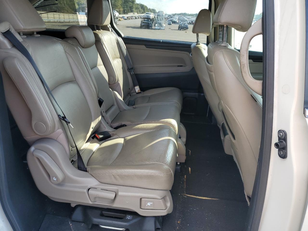 Honda Odyssey Touring Image 3