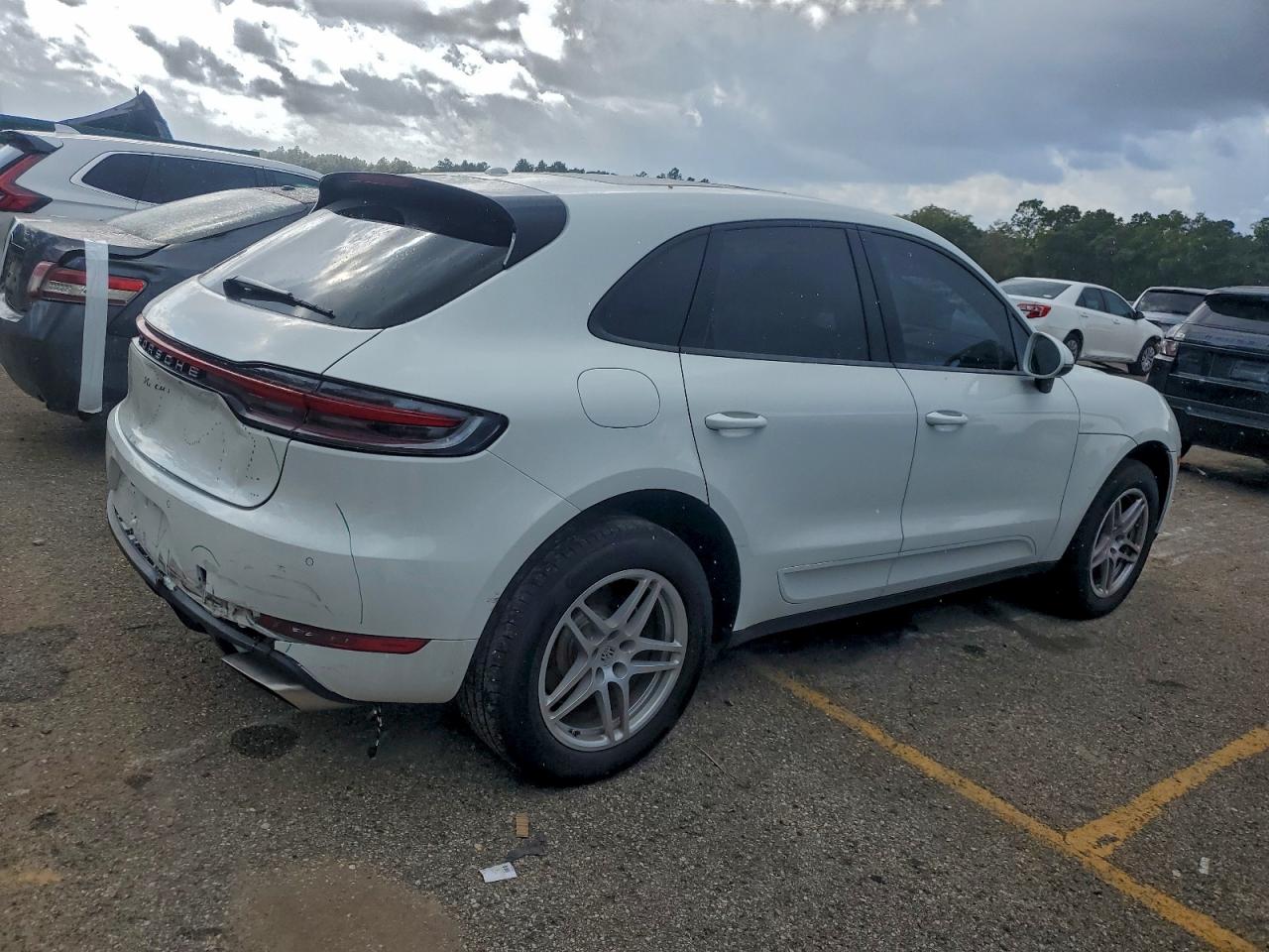 Porsche Macan Image 2
